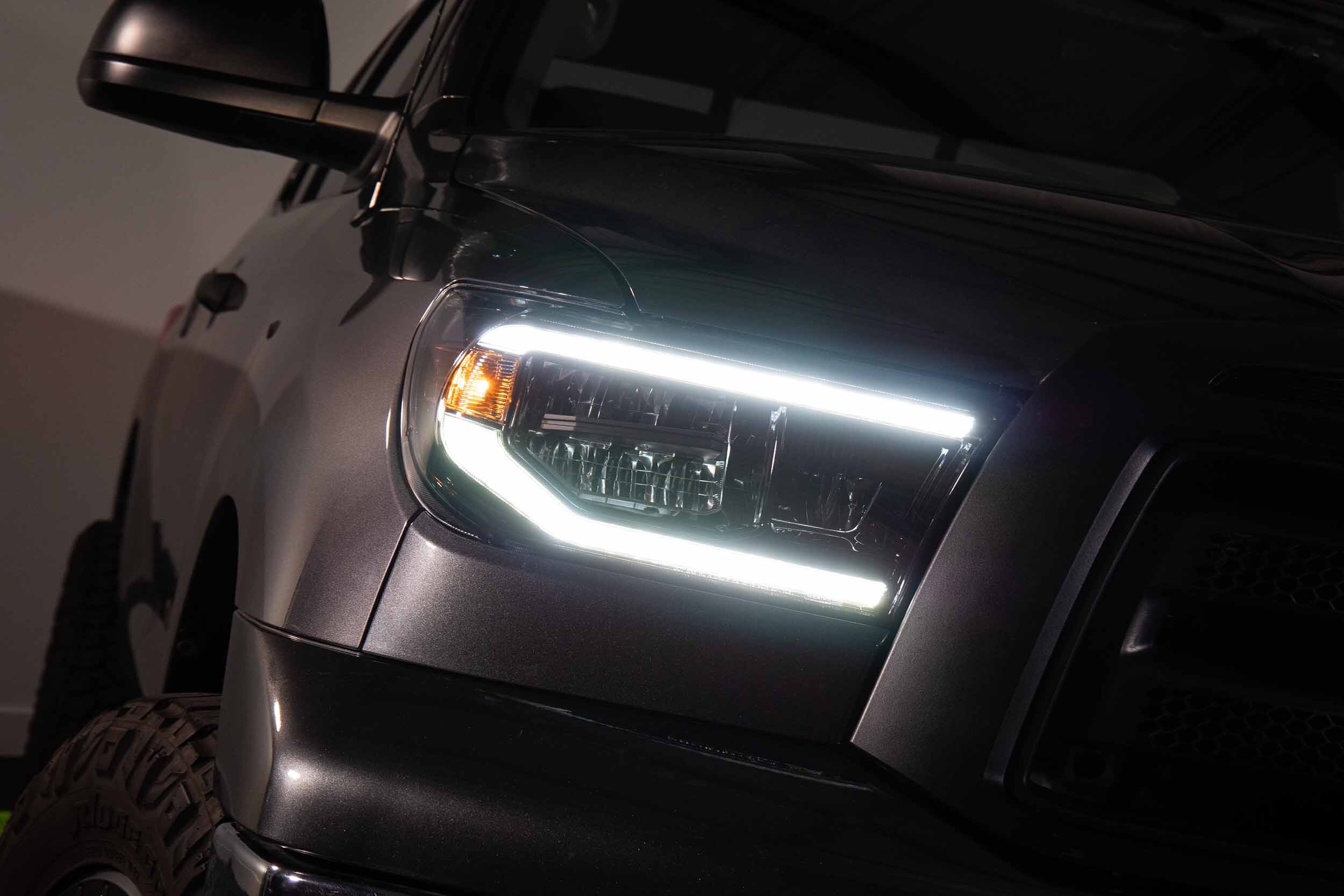 ☆ホワイト タンドラ Tundra 07-13 Morimoto ヘッドライト Morimoto Toyota Tundra (07-13) XB LED Headlights | LF533-ASM